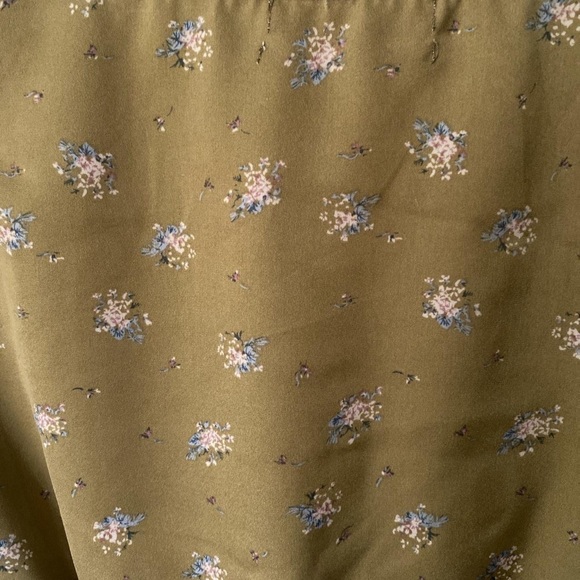 Urban outfitters beautiful olive green floral blouse - Picture 3 of 3